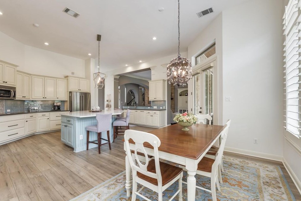 1105 Lakewood Hl Ter, Austin TX  78732-2387 exterior