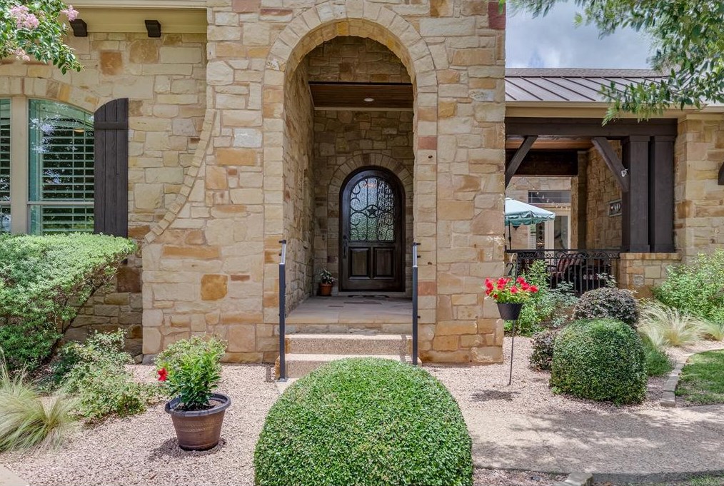 1105 Lakewood Hl Ter, Austin TX  78732-2387 exterior