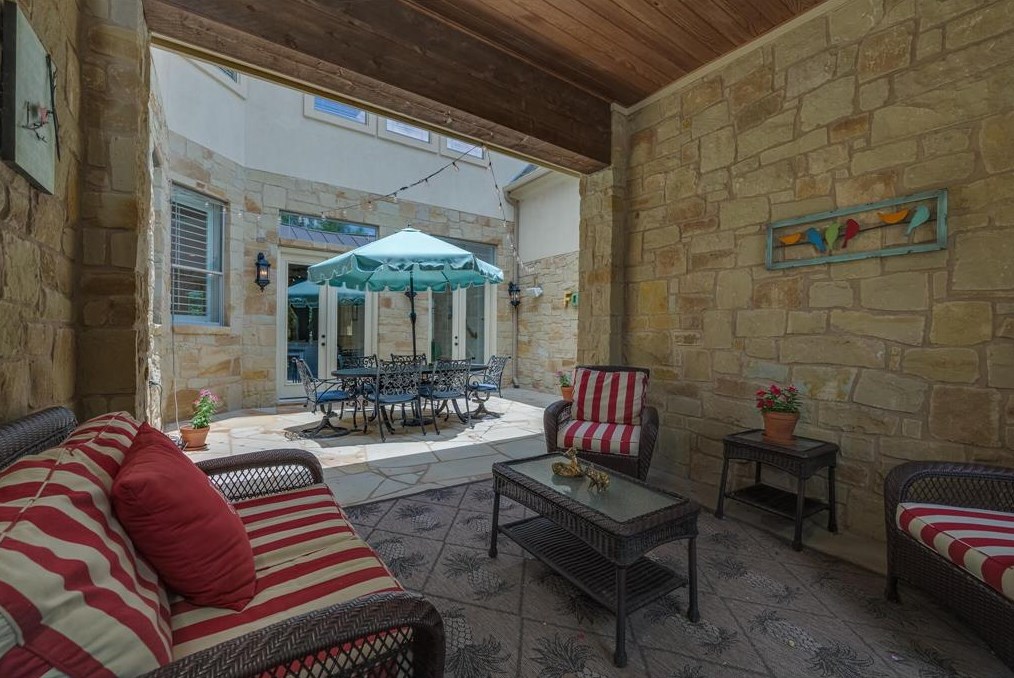 1105 Lakewood Hl Ter, Austin TX  78732-2387 exterior