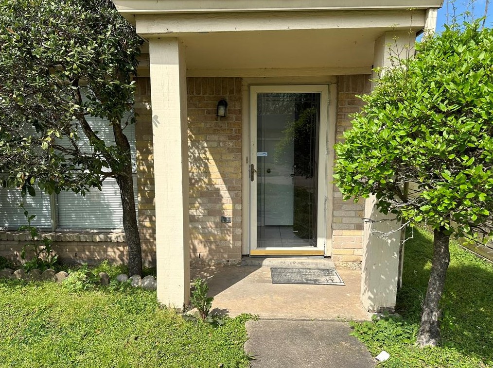 11506 Willwood Dr, Houston TX  77072-1335 exterior