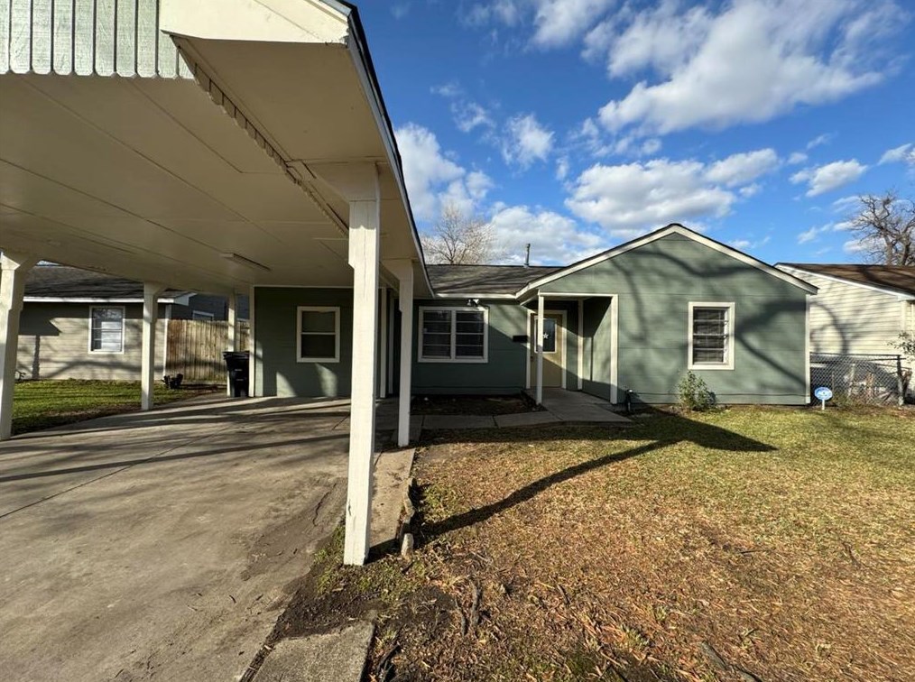 8519 Tilgham St, Houston TX  77029-3245 exterior