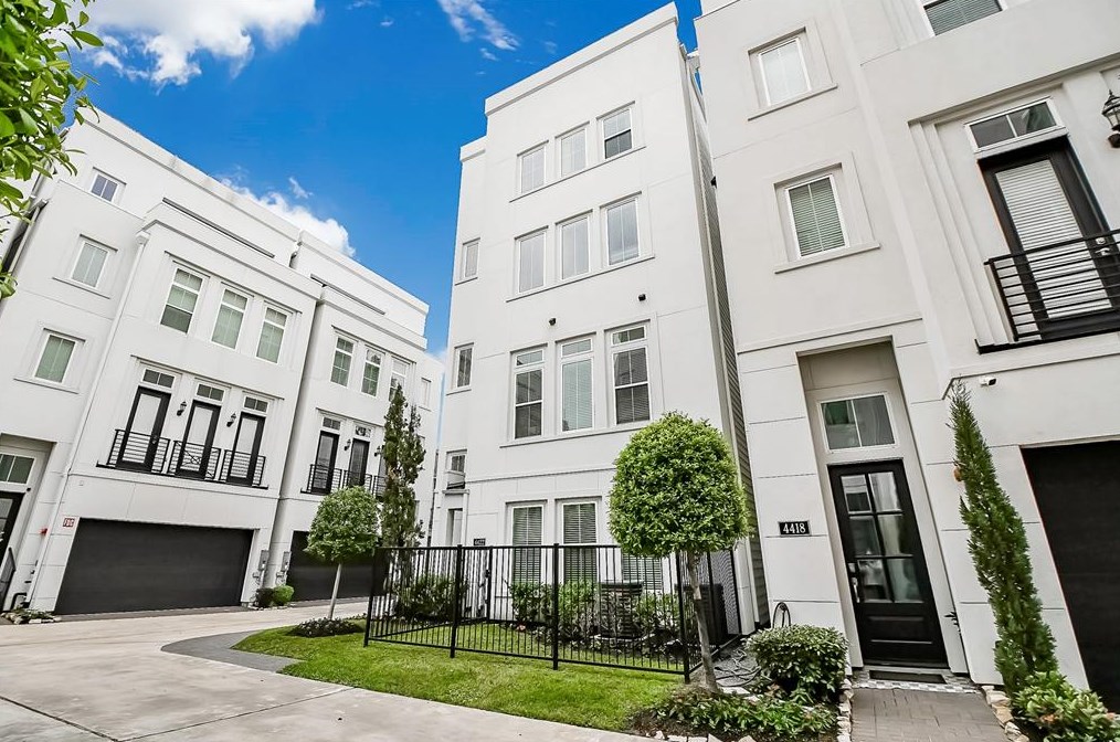 4422 Yoakum Blvd, Houston TX  77006-5820 exterior