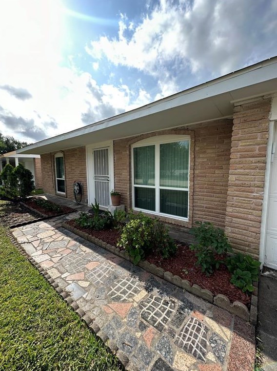 10723 Sharpview Dr, Houston TX  77072-2711 exterior