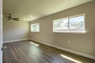 8703 Valley Ledge Dr, Houston, TX 77078 - Photo 13