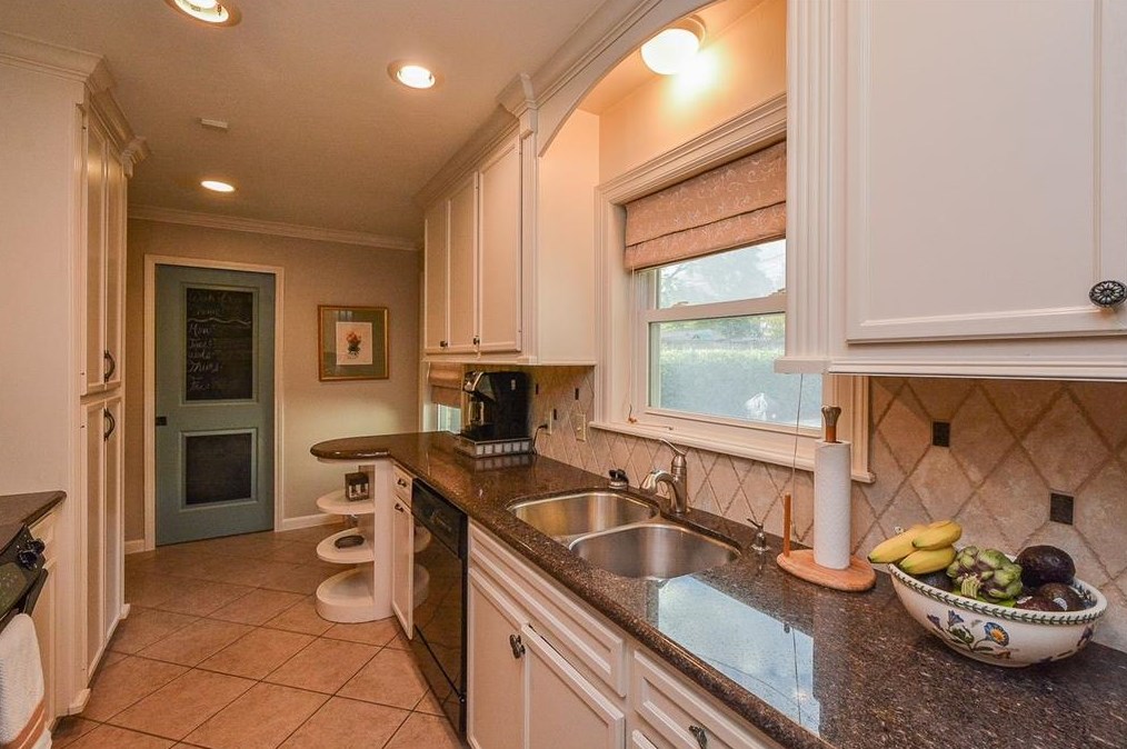 918 Stonecrest Dr, Houston TX  77018-7522 exterior