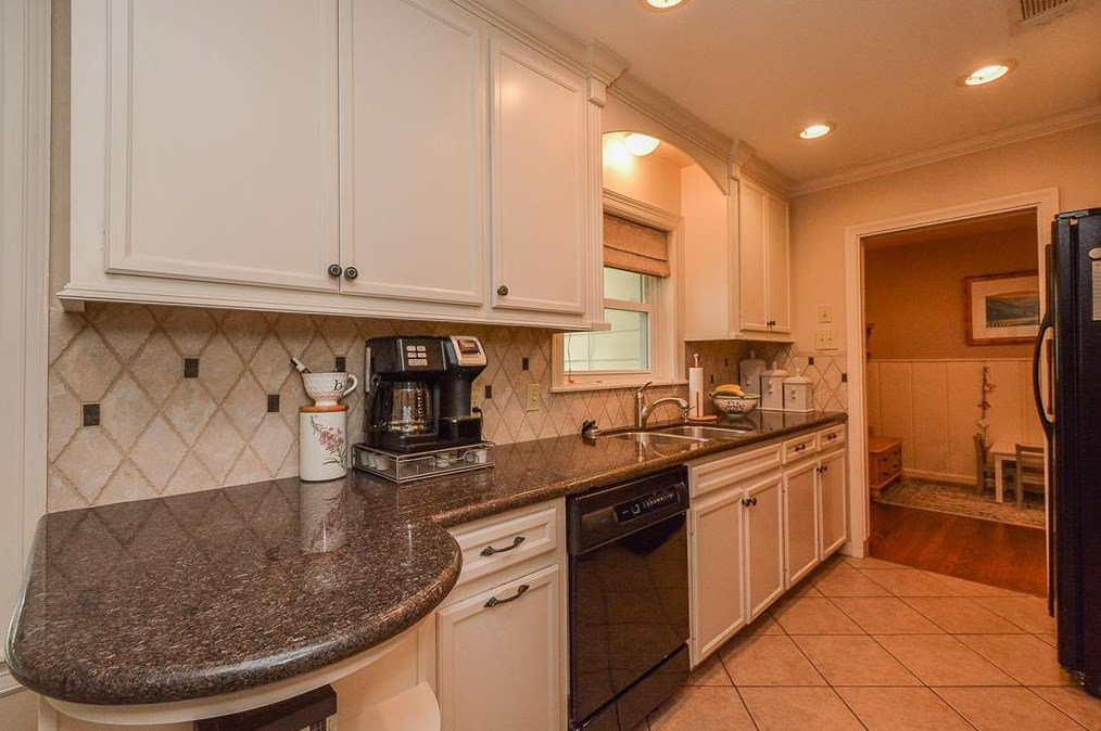 918 Stonecrest Dr, Houston TX  77018-7522 exterior