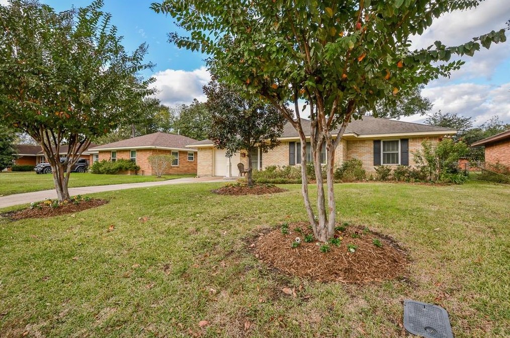 918 Stonecrest Dr, Houston TX  77018-7522 exterior