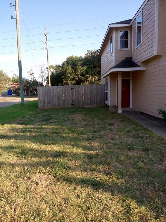 17103 Oakwood Chase Dr, Spring TX  77379-5163 exterior