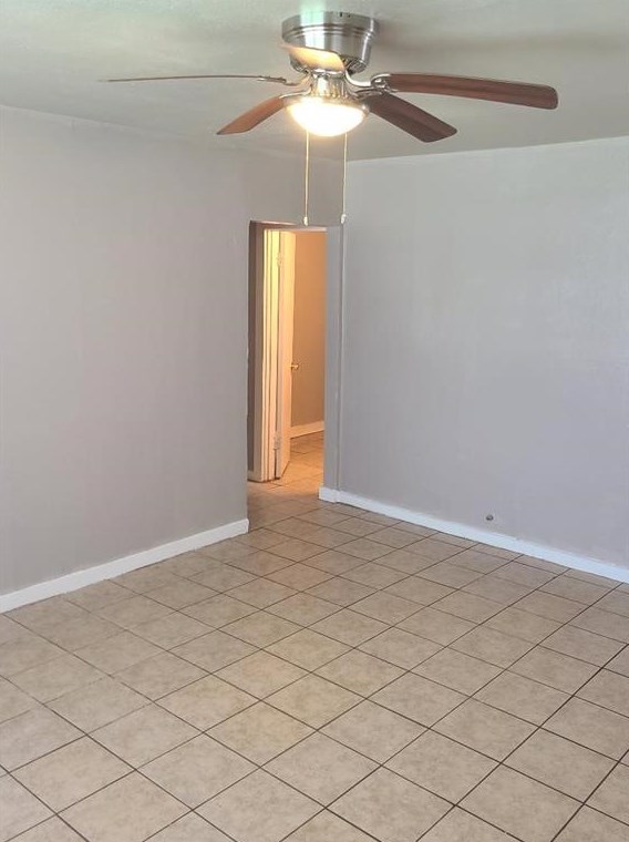 5018 Willow Glen Dr, Houston TX  77033-3543 exterior