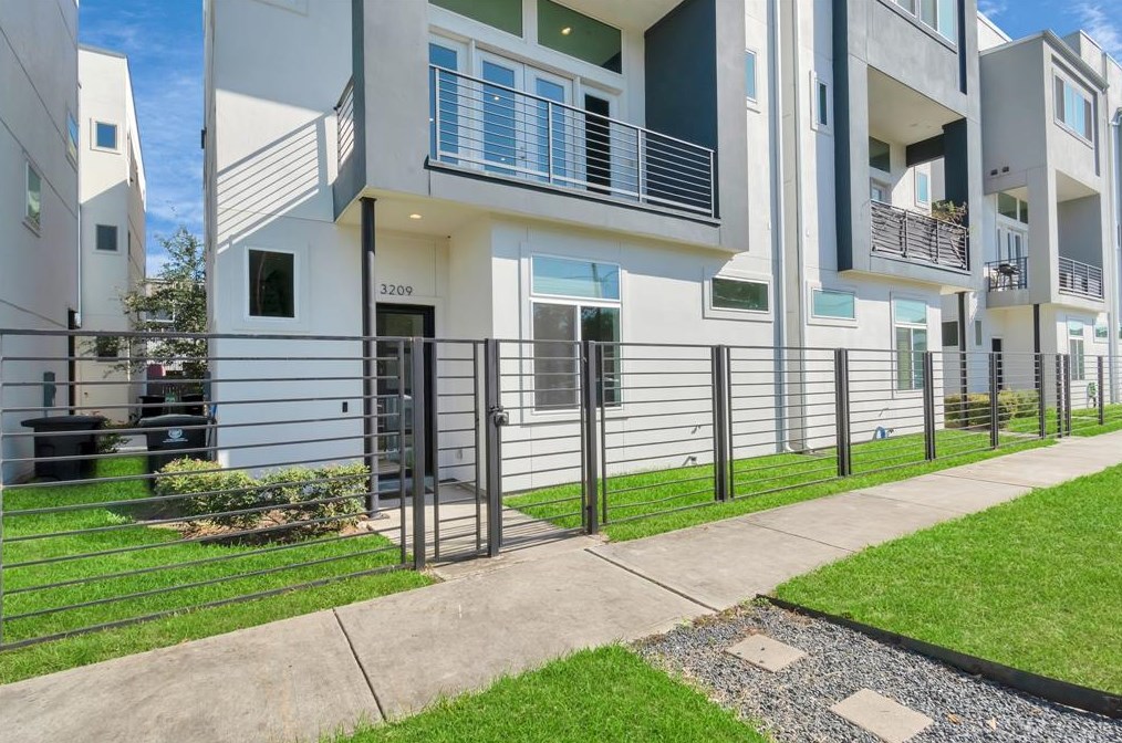 3209 Garrow St, Houston TX  77003-2429 exterior