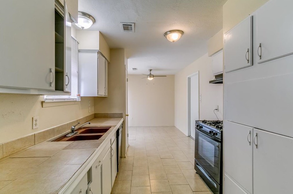 11611 Stroud Dr, Houston TX  77072-2441 exterior