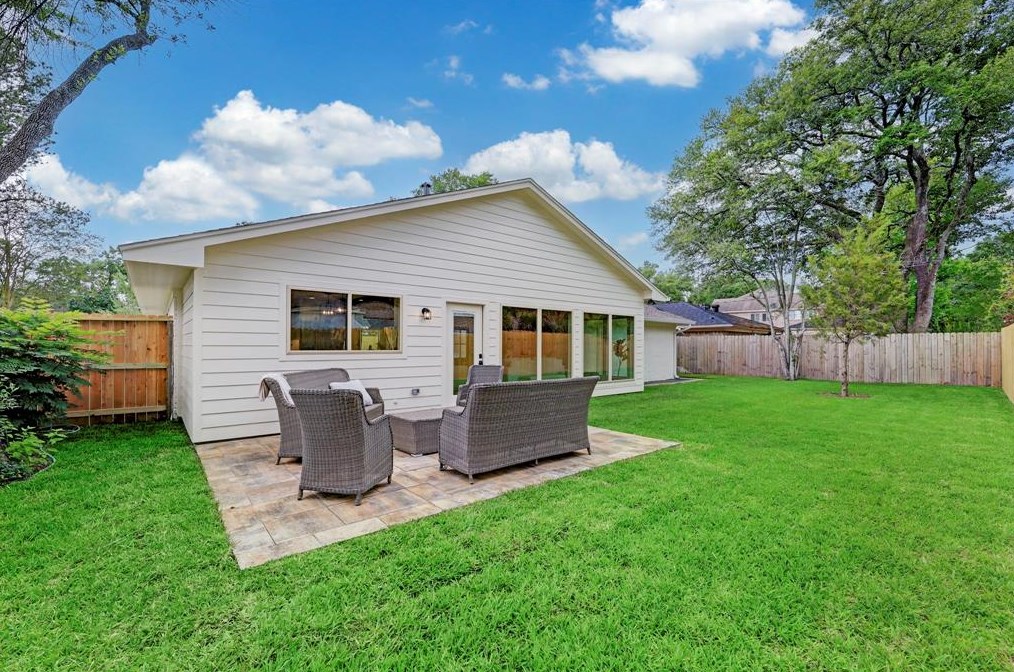 14022 Myrtlea, Houston TX  77079-3207 exterior