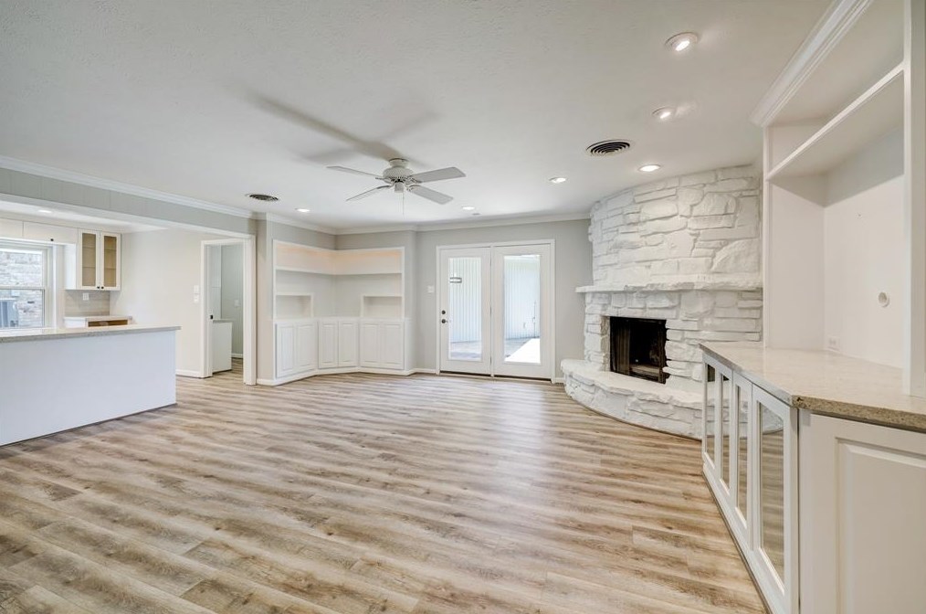 7806 Piping Rock Ln, Houston TX  77042-2728 exterior