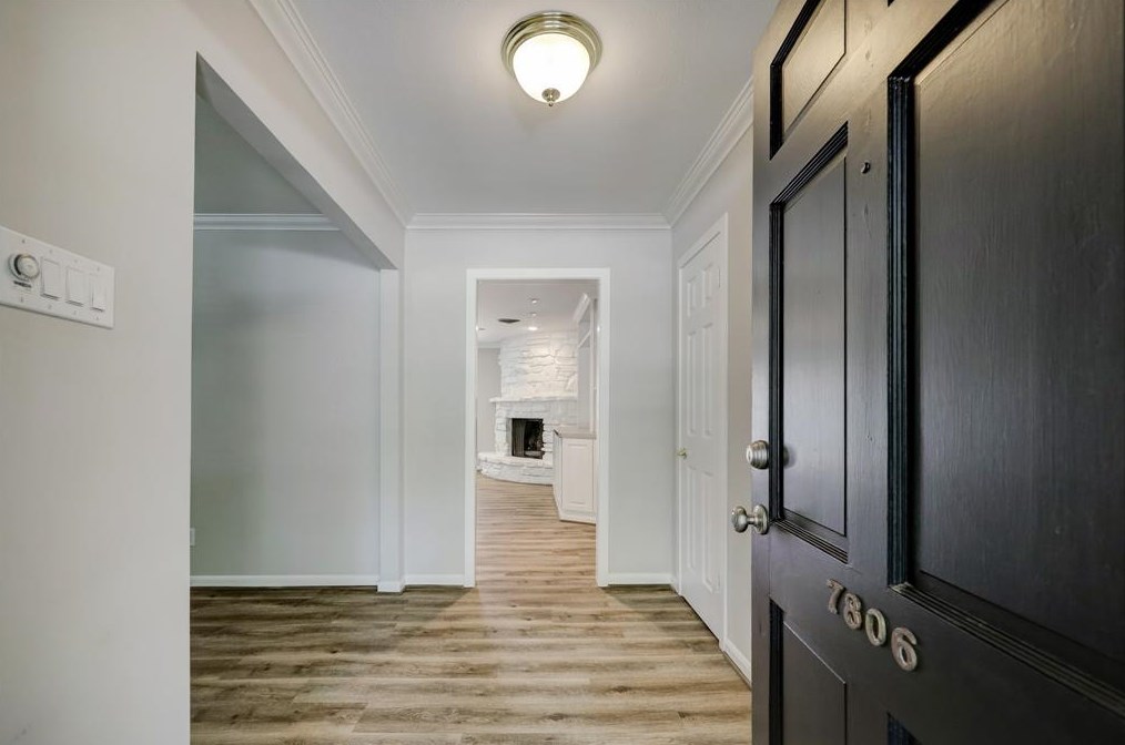 7806 Piping Rock Ln, Houston TX  77042-2728 exterior