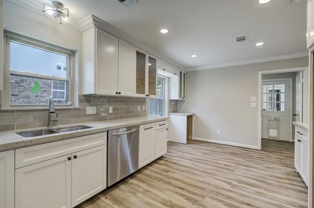 7806 Piping Rock Ln, Houston TX  77042-2728 exterior