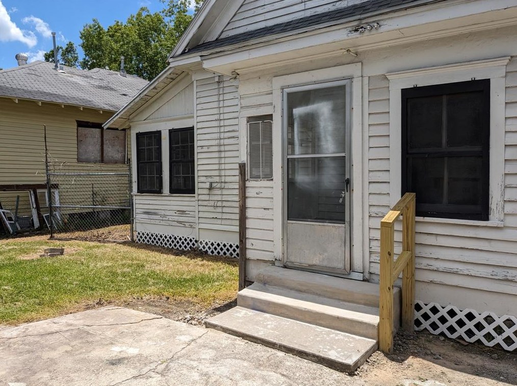 530 Columbia St, Houston TX  77007-2626 exterior