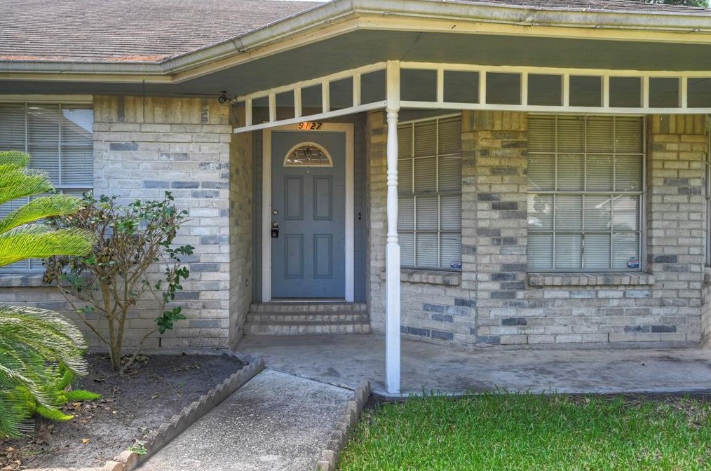 9127 Kirkleigh St, Spring TX  77379-8613 exterior