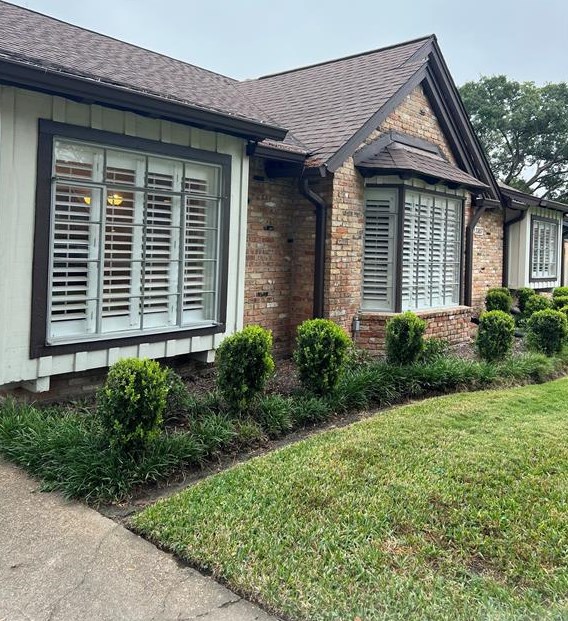 2307 Brookmere Dr, Houston TX  77008-1138 exterior