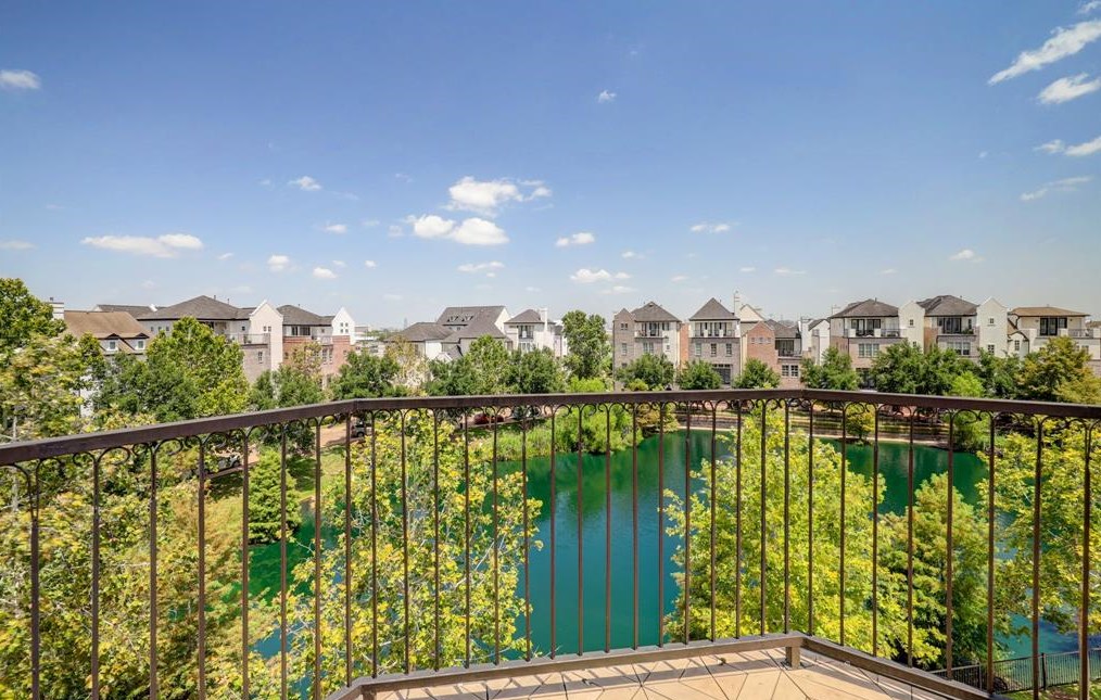 2038 Fannin Sta, Houston TX  77045-4650 exterior