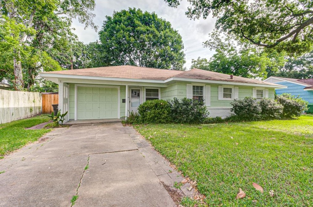 5922 Grape St, Houston TX  77036-7316 exterior