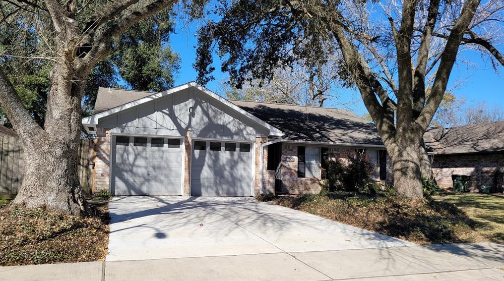 13902 Ivymount Dr, Sugar Land TX  77498-2418 exterior