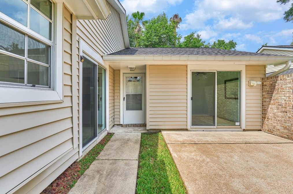 5311 Vlg Spg Dr, Humble TX 77339-1216 exterior