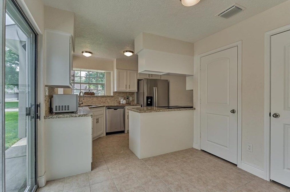 5311 Vlg Spg Dr, Humble TX 77339-1216 exterior