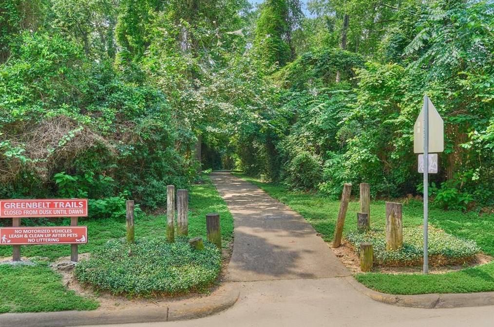 5311 Vlg Spg Dr, Humble TX 77339-1216 exterior