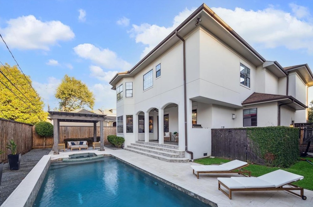 3814 Drummond St, Houston TX  77025-2309 exterior
