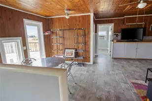 927 W Verdie Dr, Crystal Beach, TX 77650 - Photo 23