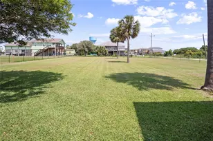 927 W Verdie Dr, Crystal Beach, TX 77650 - Photo 13