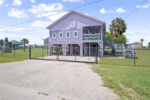 927 W Verdie Dr, Crystal Beach, TX 77650 - Photo 5