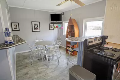 927 W Verdie Drive, Crystal Beach, TX 77650 - Photo 15