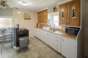 927 W Verdie Dr, Crystal Beach, TX 77650 - Photo 17