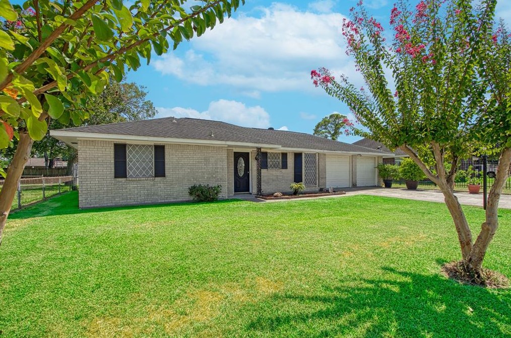 2710 Bluerock St, Houston TX  77039-3106 exterior