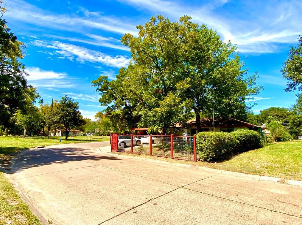 8470 Gold Creek Dr, Houston TX  77080-3614 exterior