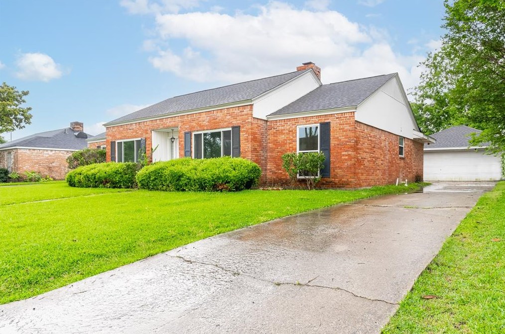 8819 Hazen St, Houston TX  77036-6745 exterior