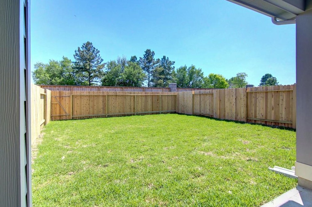 2811 Silver Tree, Houston TX  77014-1929 exterior