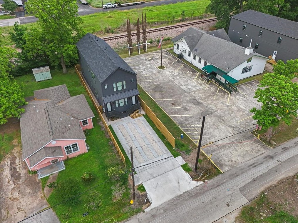 402 37 St, Houston TX  77018-6536 exterior