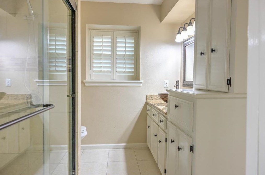 12607 Indian Wl Dr, Houston TX  77066-2307 exterior