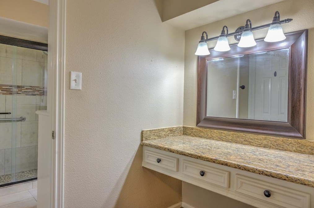 12607 Indian Wl Dr, Houston TX  77066-2307 exterior