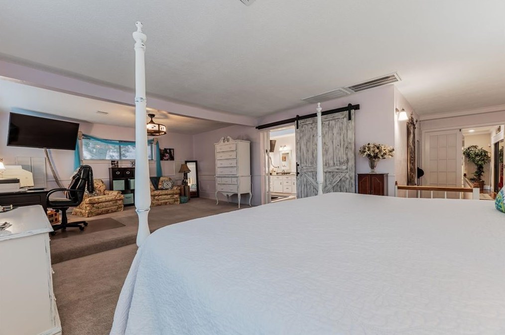 702 Timber Cv Dr, Taylor Lake Village TX 77586-4617 exterior