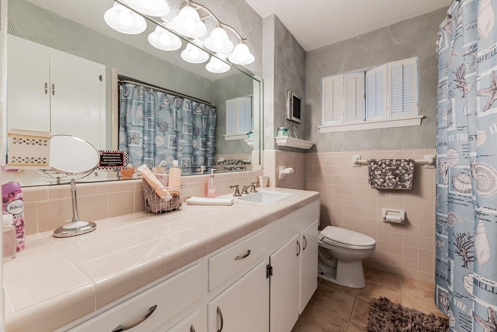 702 Timber Cv Dr, Taylor Lake Village TX 77586-4617 exterior