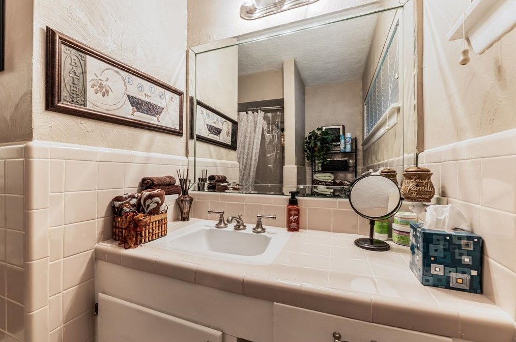 702 Timber Cv Dr, Taylor Lake Village TX 77586-4617 exterior