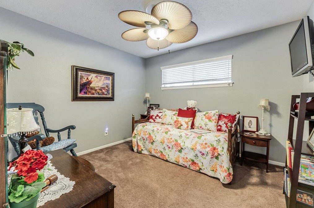 702 Timber Cv Dr, Taylor Lake Village TX 77586-4617 exterior