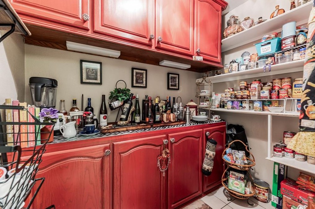 702 Timber Cv Dr, Taylor Lake Village TX 77586-4617 exterior