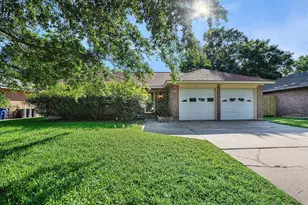 622 Seminole Dr, Kemah, TX 77565 - Photo 1