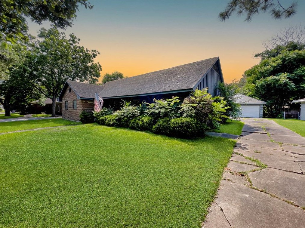 5230 Bellfort Ave, Houston TX  77035-5303 exterior
