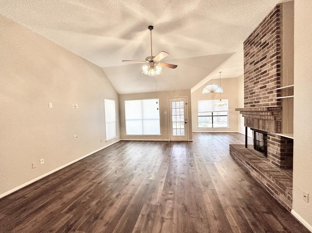 9802 Chiselhurst Dr, Houston TX  77065-4382 exterior