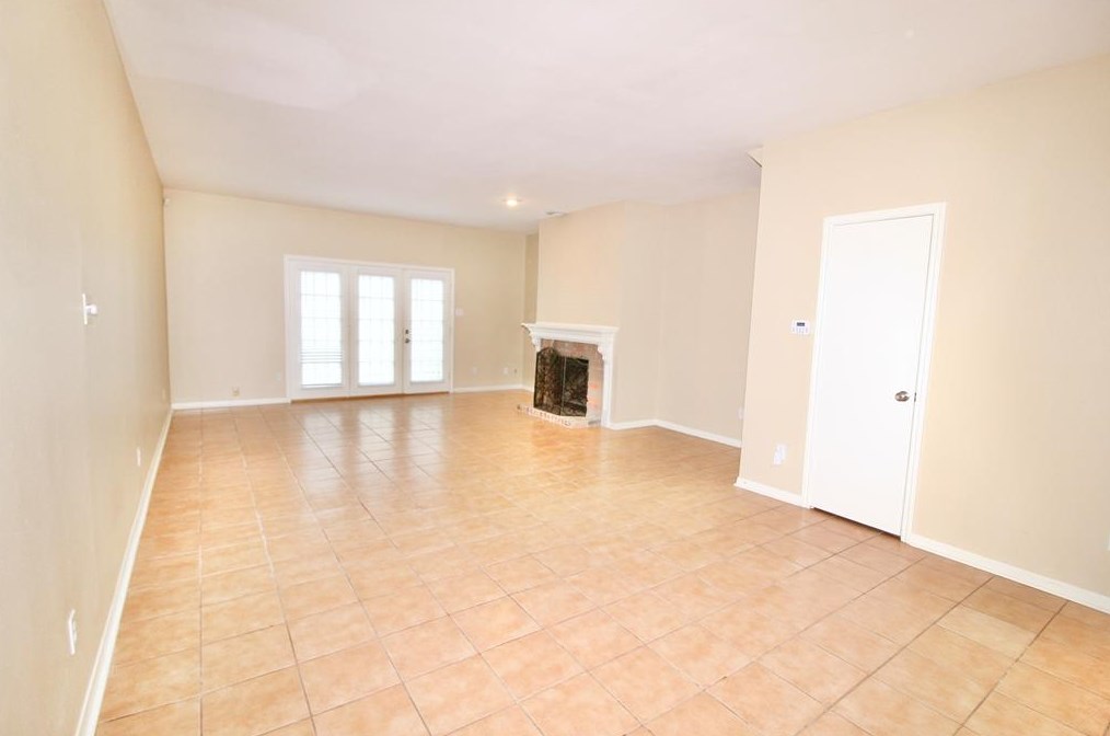 5916 Woodway Place Ct, Houston TX  77057-2037 exterior